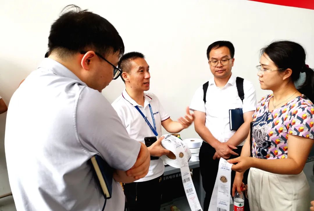 接待东莞松山湖科教局向导来我司工厂视察，，，，，，，指导事情！